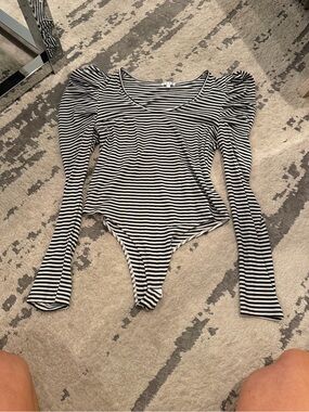 TCEC Black and White Striped Puff-Sleeve Bodysuit